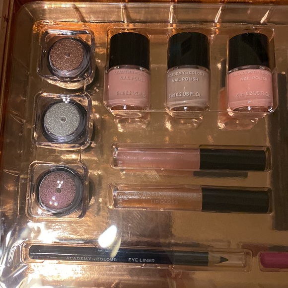 NWOT Allstar Essentials Collection - 14 piece set - Picture 3 of 5